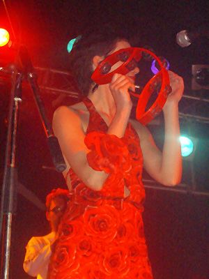 Pogodno - koncert: Pogodno, Mitch & Mitch, Paprika Korps, Warszawa 'Stodoła' 24.02.2005 (część I)